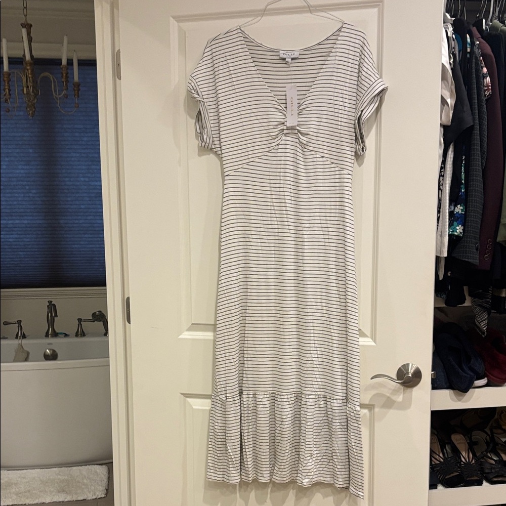 NWT Gilli White and Black Striped Midi Dress - L